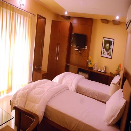 Hotel Sri Madhura Inn ハイデラバード エクステリア 写真