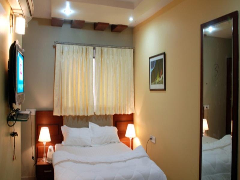 Hotel Sri Madhura Inn ハイデラバード エクステリア 写真